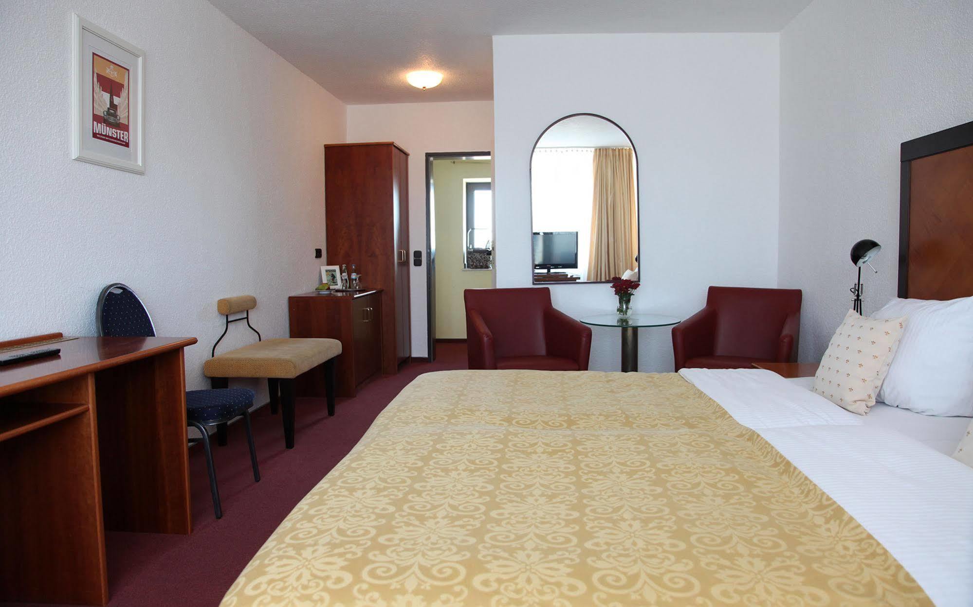 Cityhotel Amadeus Munster  Exteriör bild